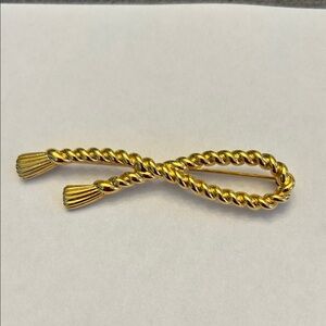 Vintage Monet Goldtone Brooch